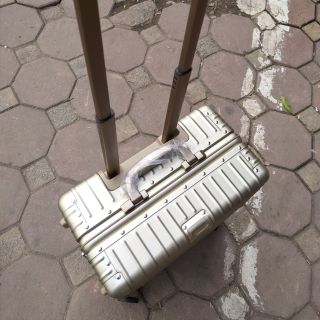 Vali nhôm nguyên khối VIP