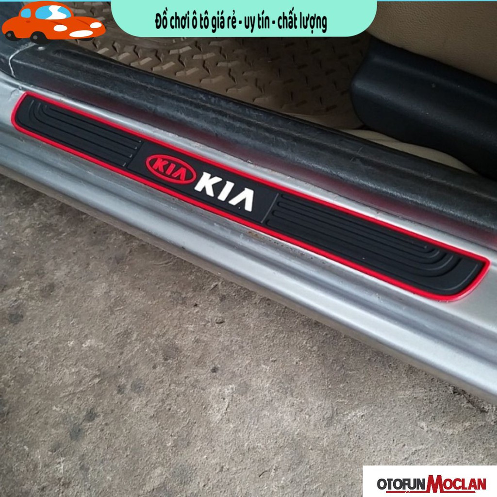 Nẹp bước chân cao su chống xước xe  - bộ 4 miếng cao su chống trơn trượt