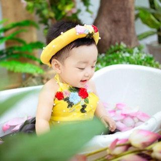 Yếm đào kèm mấn Trung Thu cho bé