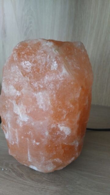 Đèn đá muối tặng tinh dầu xông 100% tự nhiên