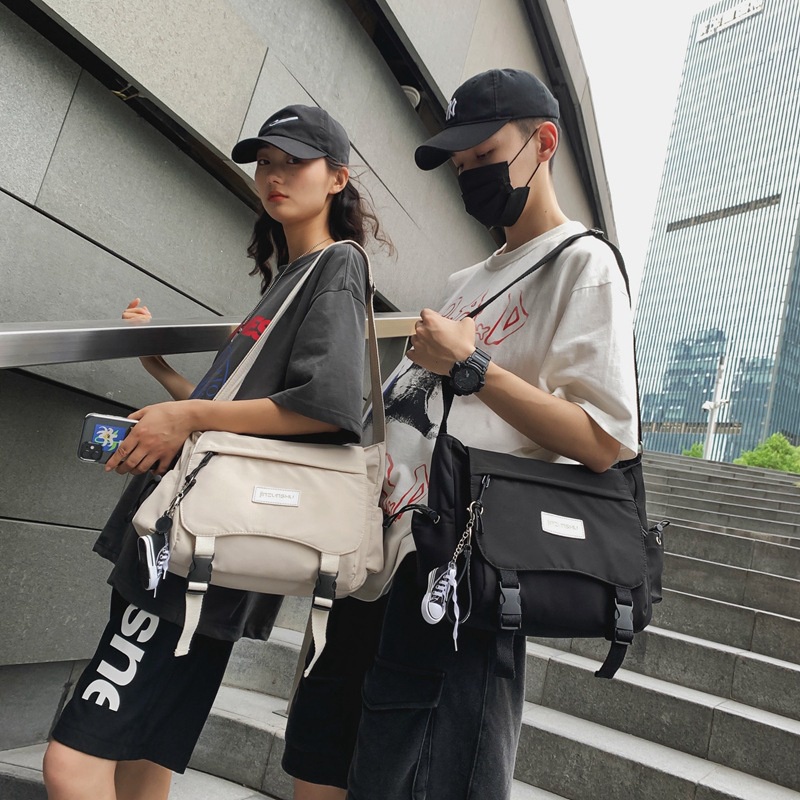 Túi đeo chéo phong cách hiphop đường phố cá tính cho cặp đôi
