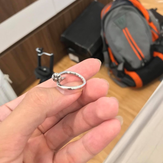 Nhẫn đinh chrome hearts