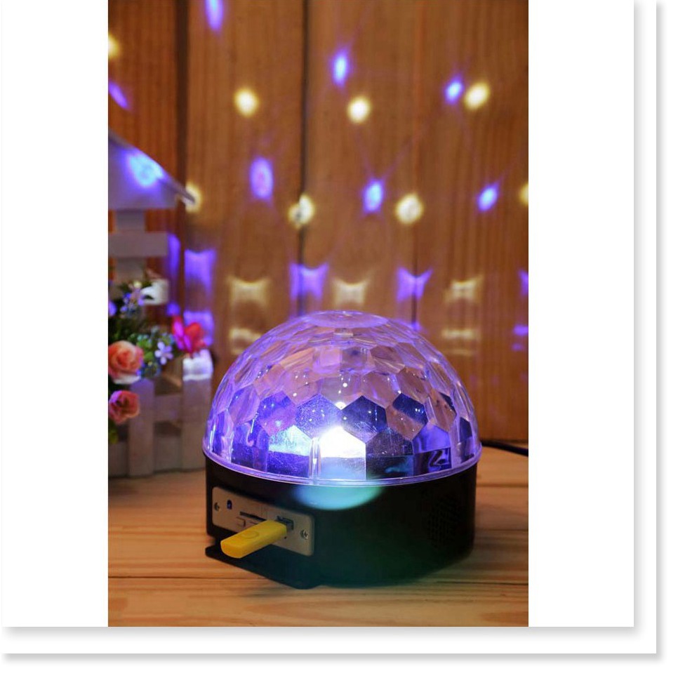 Đèn LED Quả Cầu Cảm Ứng Xoay Pha Lê 7 Màu Nháy Theo Nhạc