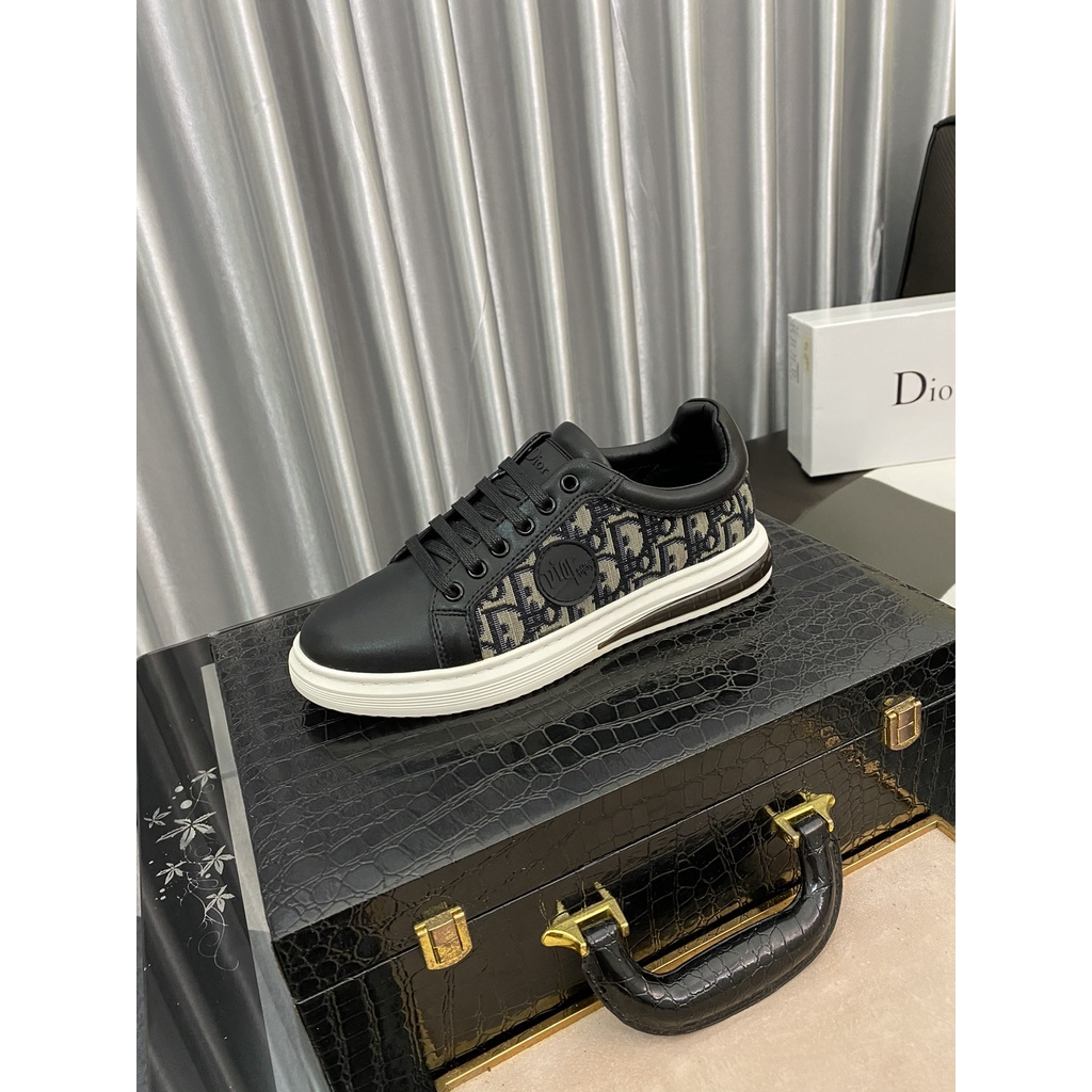 Giày sneakers nam da thật cao cấp DIOR CD thiết kế trẻ trung và hiện đại với họa tiết logo thương hiệu cách điệu bắt mắt