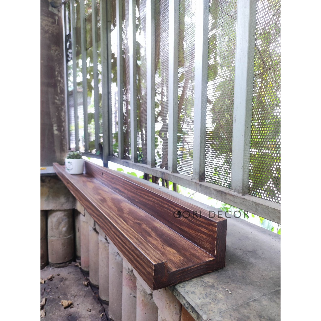 Kệ gỗ trang trí treo tường có thanh chắn KT 60 x 15cm
