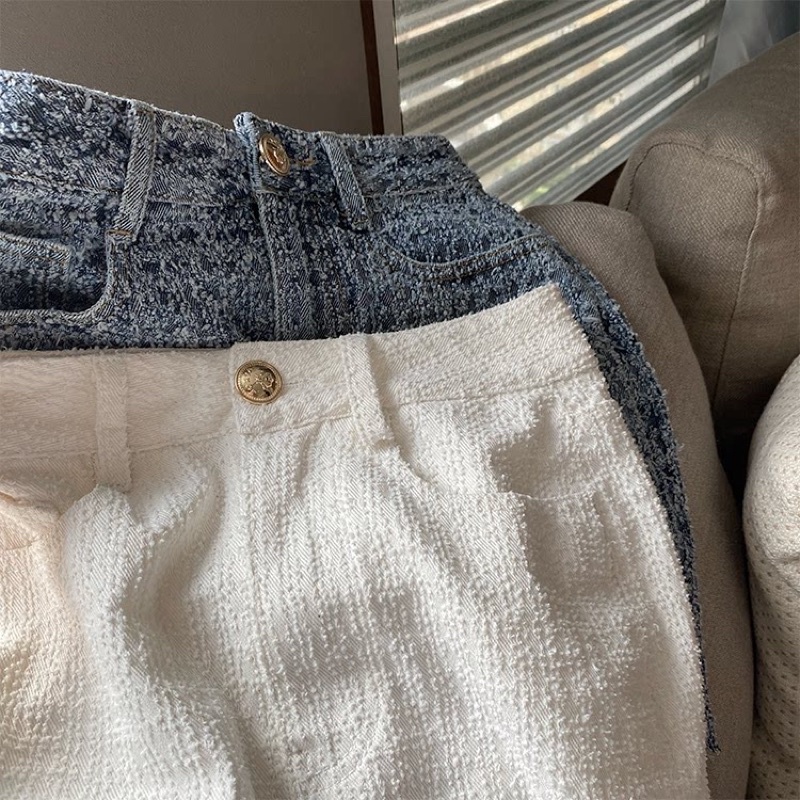 Sét áo khoác denim kèm chân váy trắng