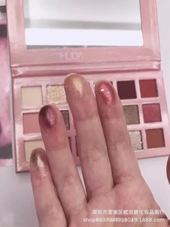 Bảng phấn mắt Huda Beauty Nude