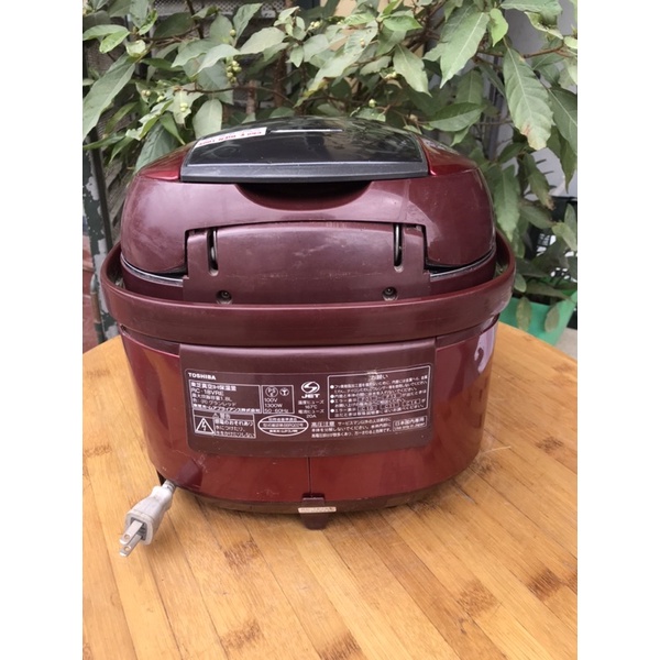 Nồi cơm điện cao tần hút chân không Toshiba RC-18VRE 1.8L  - THANH LÝ