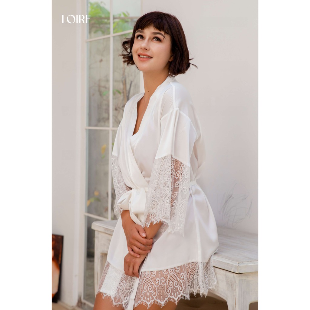 Áo Choàng Lụa Trắng Phối Ren Loirechic ACR01