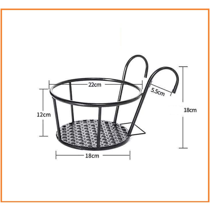 Gía đỡ chậu hoa treo ban công được làm bằng thép sơn tĩnh điện bền đẹp theo thời gian.