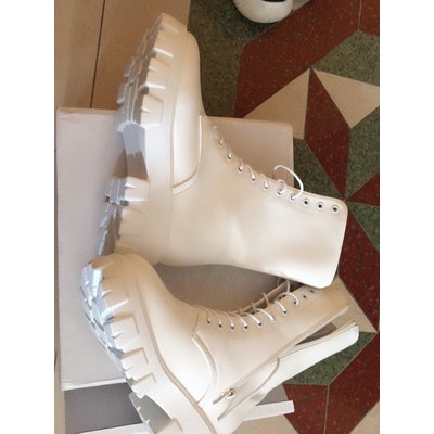 SẴN TRẮNG 36 BOOT DA ĐẾ 5CM BUỘC DÂY MŨI TRÒN PHONG CÁCH ULZZANG | BigBuy360 - bigbuy360.vn