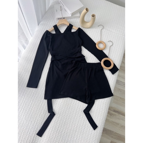 Set áo yếm trễ vai quần short gân tăm