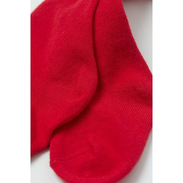 Set 3 chi tiết gồm áo thun, shorts dạ đỏ caro và quần tất đỏ, HM UK săn SALE