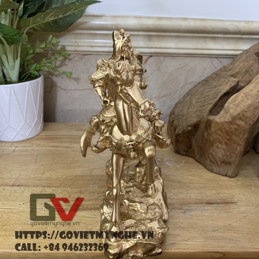 Tượng đá trang trí Quan Công phong thuỷ - Quan Công cầm đao cưỡi ngựa - Dài 25cm - Màu nhũ đồng