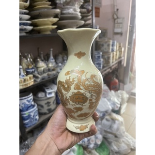 lọ hoa thờ màu vàng kim