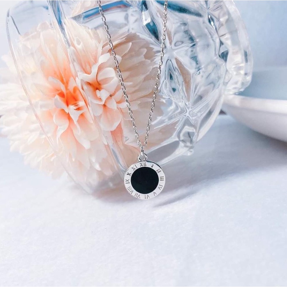 Dây chuyền bạc nữ mặt hình tròn khắc số la mã đính đá sơn đen - Trang sức bạc Evasilver