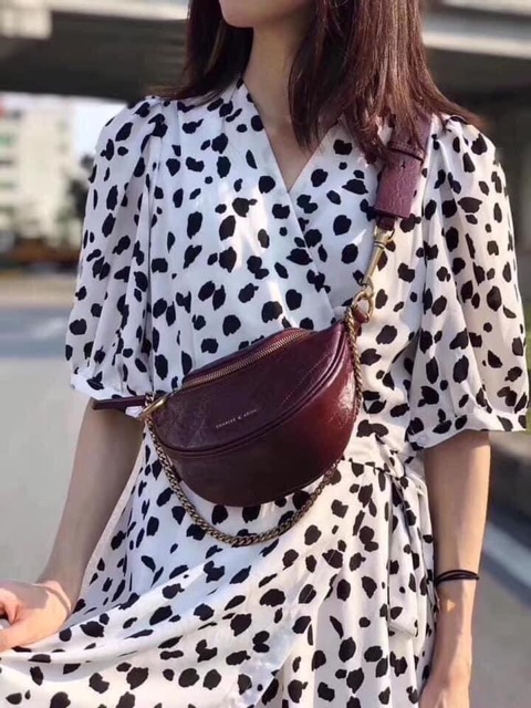 Túi bao tử Charles keith