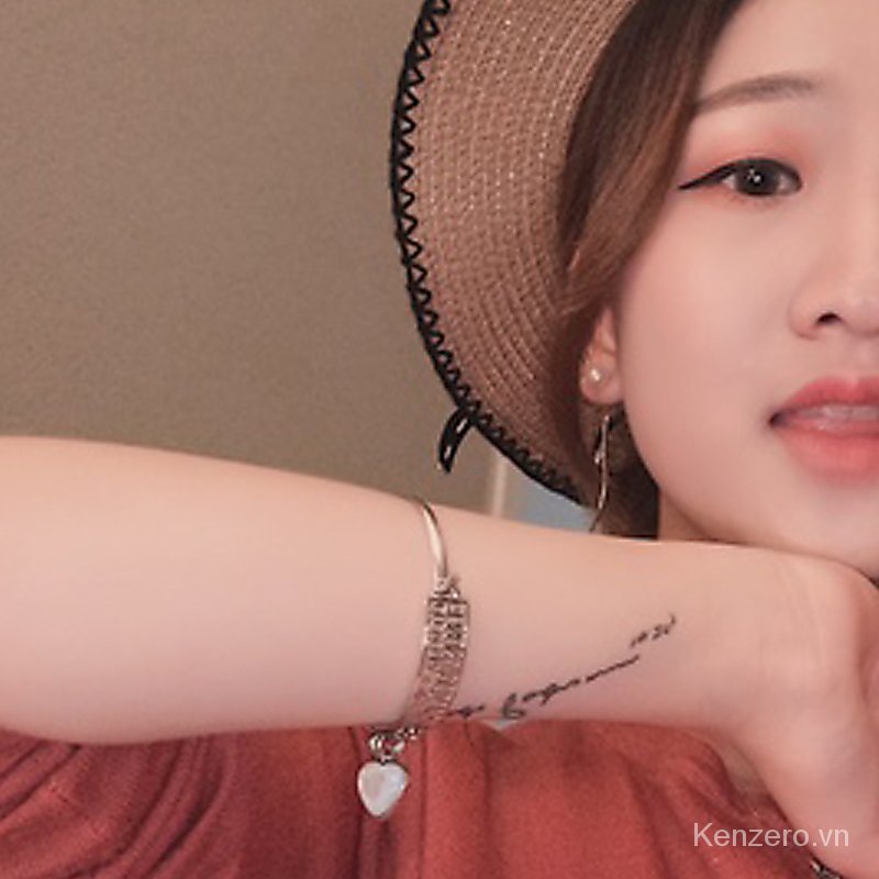 Vòng đeo tay khắc chữ thời trang Westwood