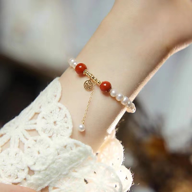 Vòng Tay May Mắn Đính Hạt Ngọc Trai Màu Đỏ Hợp Thời Trang