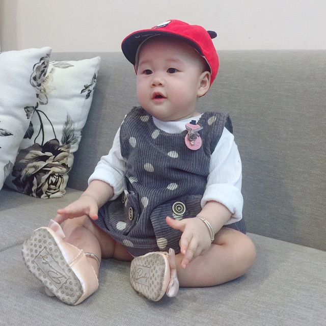 Sét áo váy cho bé siêu xinh luôn mua một được hẳn 2 luôn ạ.váy các mẹ kết hợp mới áo khác cũng được.giá bằng nửa shop ..