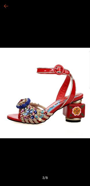 Guốc phong cách cổ điển