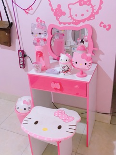 Bàn trang điểm kitty