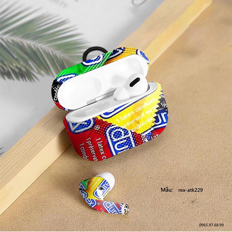 Miếng dán skin cho AirPods Pro in hình thiết kế Adidas bảo vệ chống xước tai nghe.