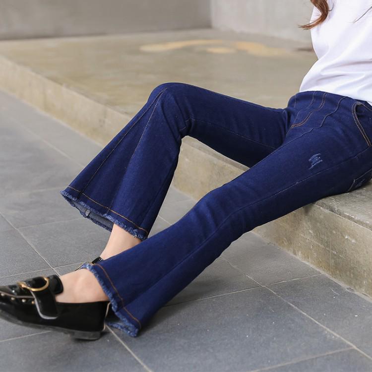 Quần jean ống loe cho bé gái
