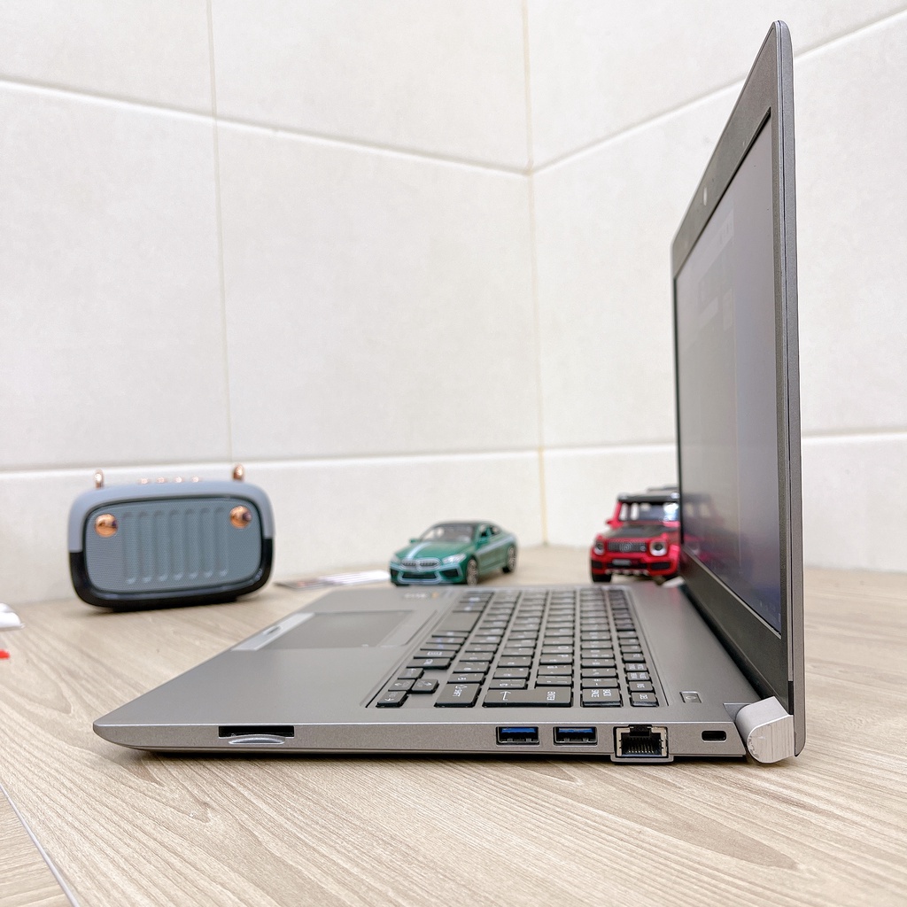 Laptop Toshiba Portege Z30-B màn 13.3 siêu mỏng - Core i5 5200U nặng 1.2Kg