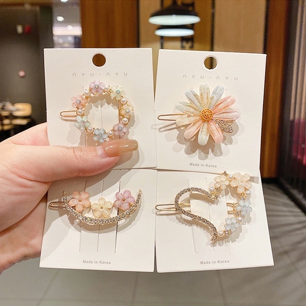 Kẹp Tóc Đính Đá Hình Hoa Cúc Xinh Xắn Thời Trang