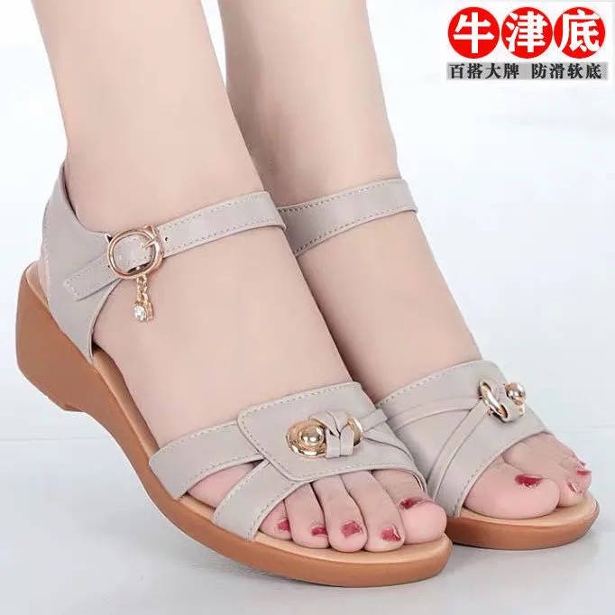 Giày Sandal Da Mềm Đế Xuồng Mềm Chống Trượt Thời Trang Mùa Hè Dành Cho Phụ Nữ Trung Niên 2021