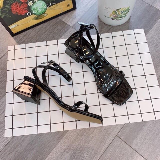 Giày cao gót vuông