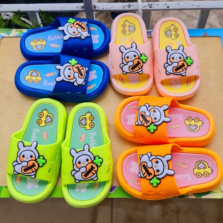 Dép bánh mì cho bé trai bé gái hình củ cải chất cao su siêu mềm