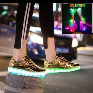 Giầy gắn đèn LED phát sáng (size 35-44)