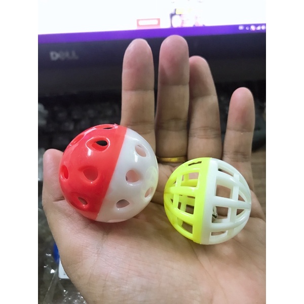 Bóng đồ chơi có lục lạc cho chim vẹt , chó mèo .