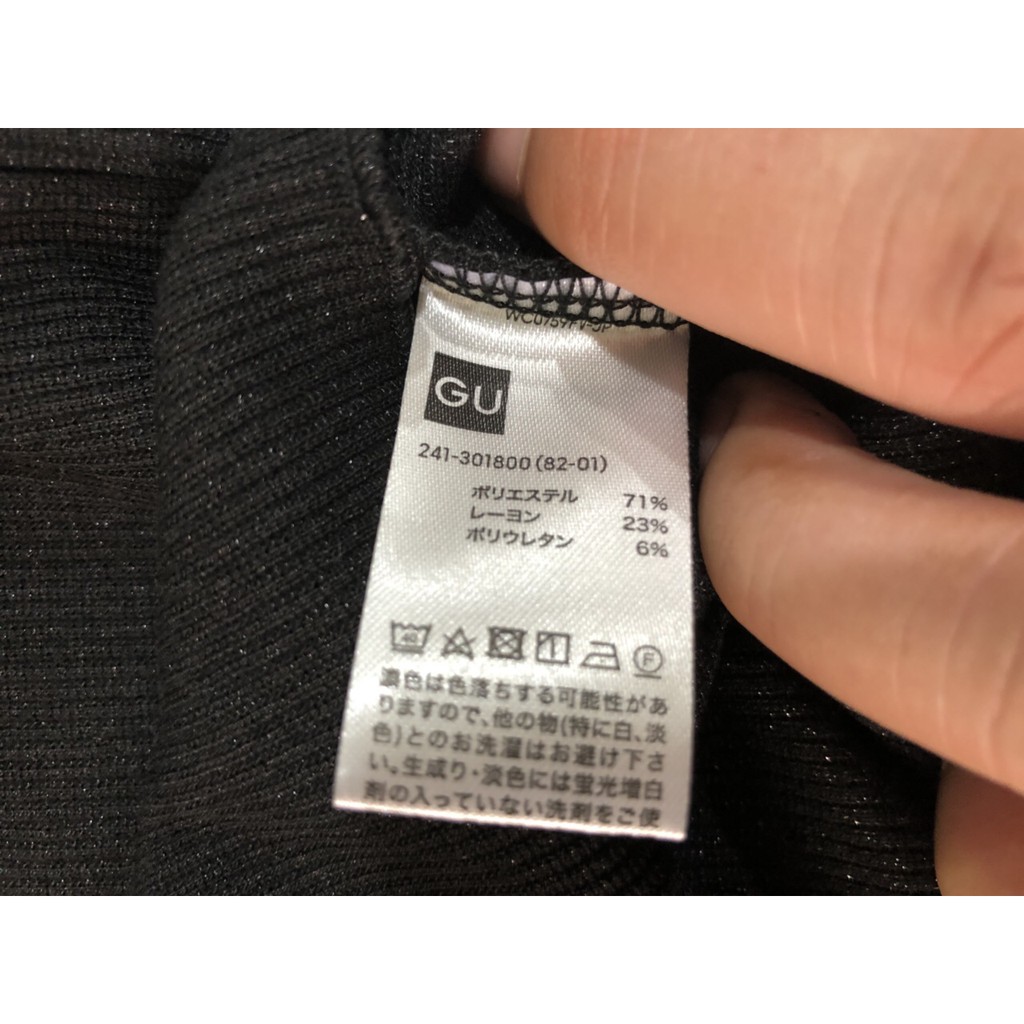 Áo thun len GU ánh kim tay lỡ