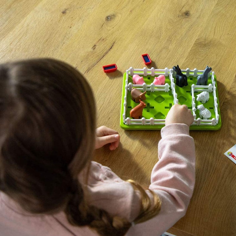 SmartGames Smart Farmer Bộ đồ chơi giải đố chủ đề nông trại cho bé