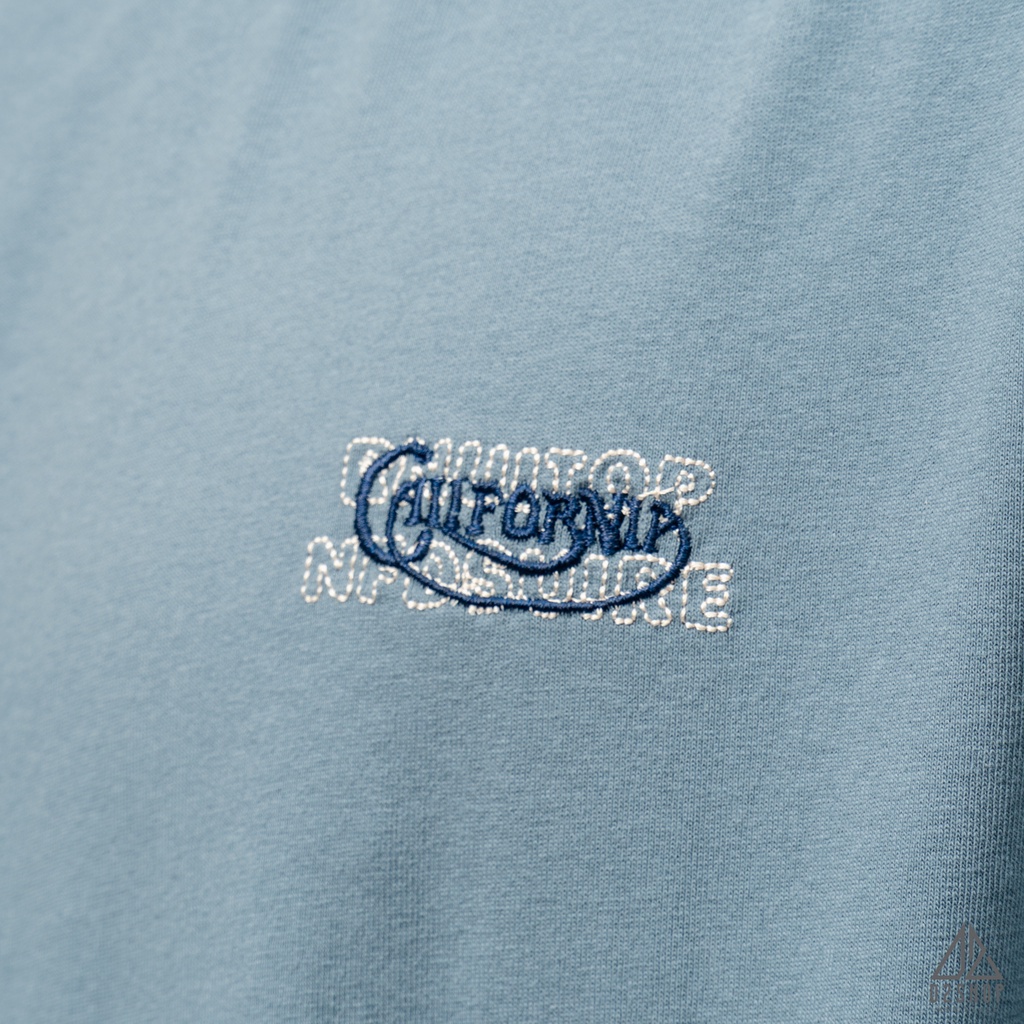 Áo thun D2shop, áo thun cổ tròn đắp vải lưng CALIFORNIA, đắp vải , màu xanh
