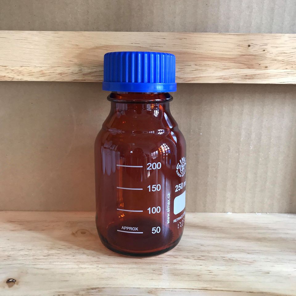Chai thủy tinh trung tinh 250ml màu nâu