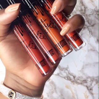 Kylie lipkit. Son kem lì Kylie gồm chì kẻ môi và son lì