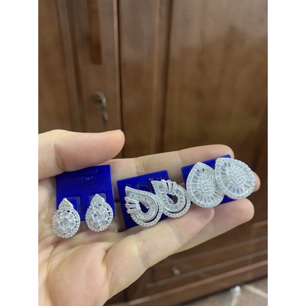 Khuyên tai khóa bật ôm sát tai kiểu dáng sang trọng, nạm đá cz sáng bạc ta chuẩn