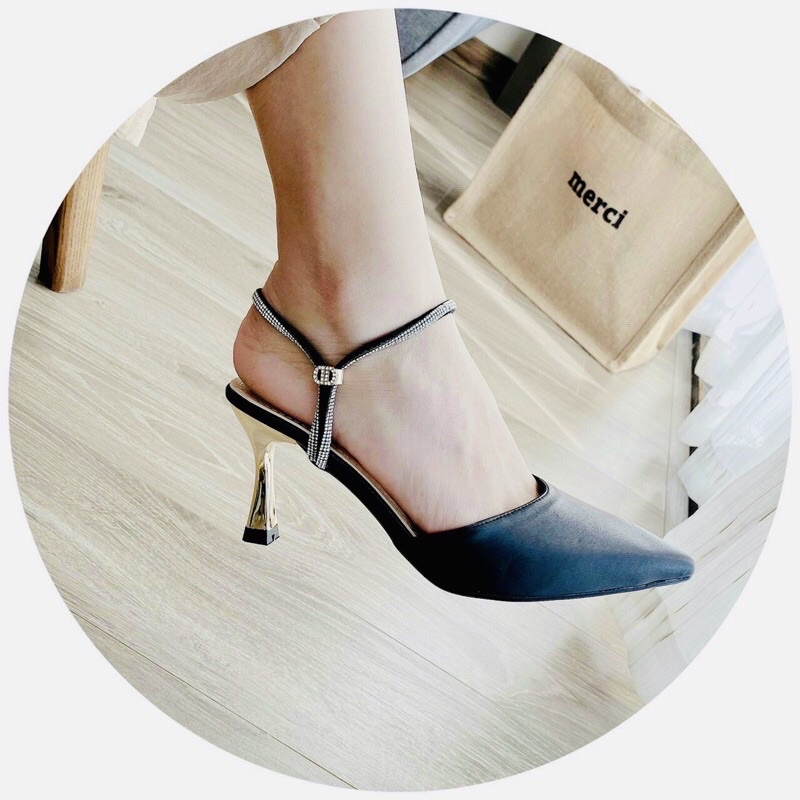 Giày sandal cao gót nữ mũi nhọn da lỳ mềm mịn quai đá kim tuyến đẹp gót nhọn vàng 7 phân M13