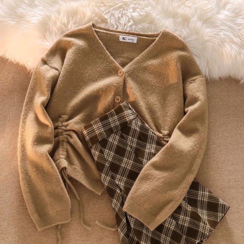 Áo len dệt kim rút dây - Chân váy caro xếp ly