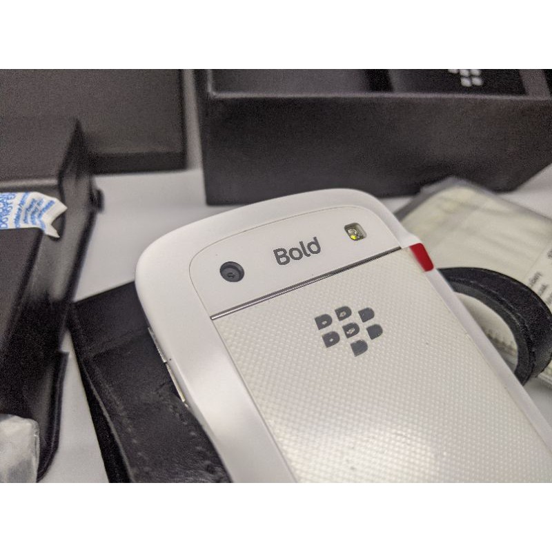 Điện thoại BlackBerry Bold 9900 White Arabic Brandnew Fullbox