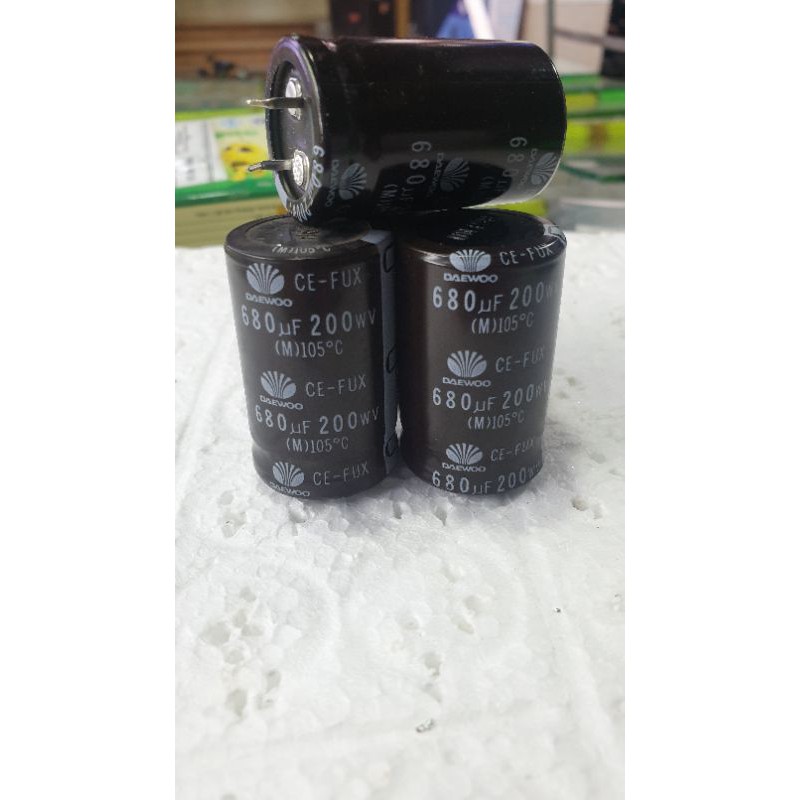 Tụ 680uf -200v giá 1c