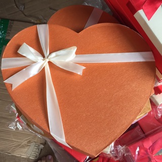 Hộp trái tim 30 cm để đựng socola