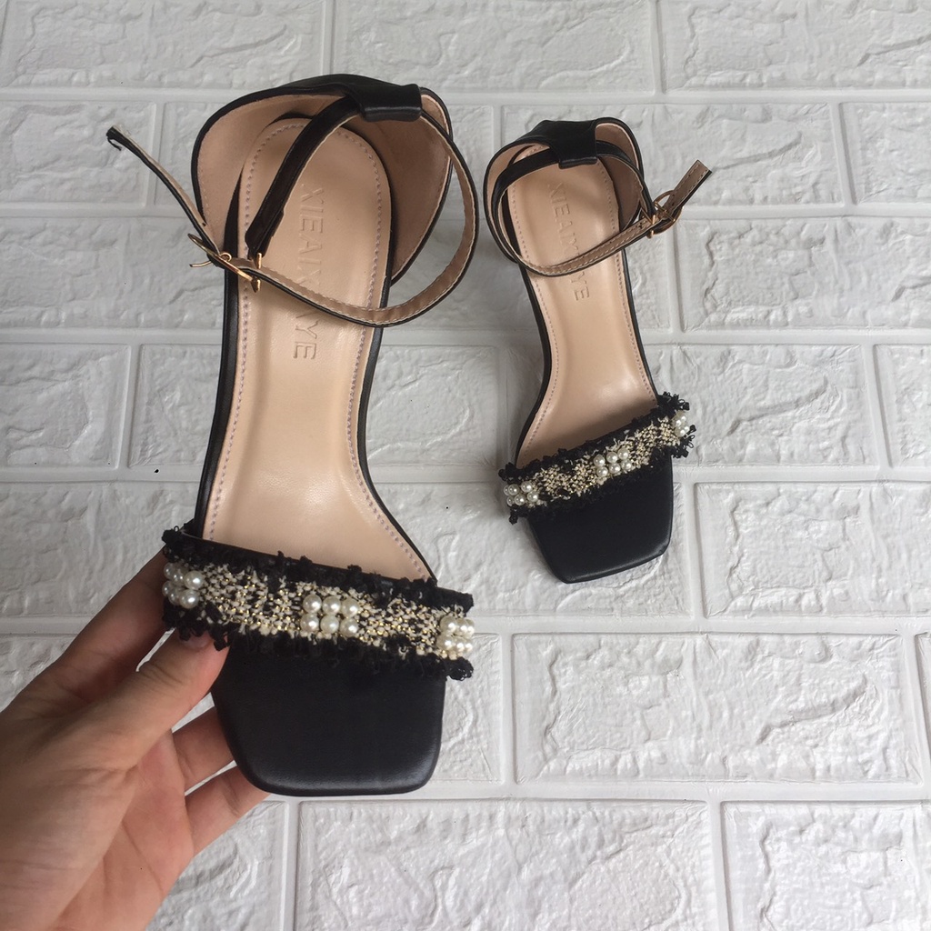 Dép Sandal Nữ Quai Mảnh Gót Nhọn 7p Cực tôn Dáng Màu Đen/Kem Trẻ Trung