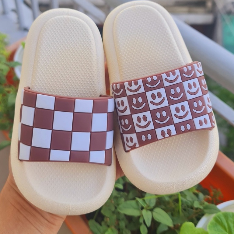 Dép đế bánh mì chật liệu cao su siêu mềm cho bé trai bé gái hình mặt cười
