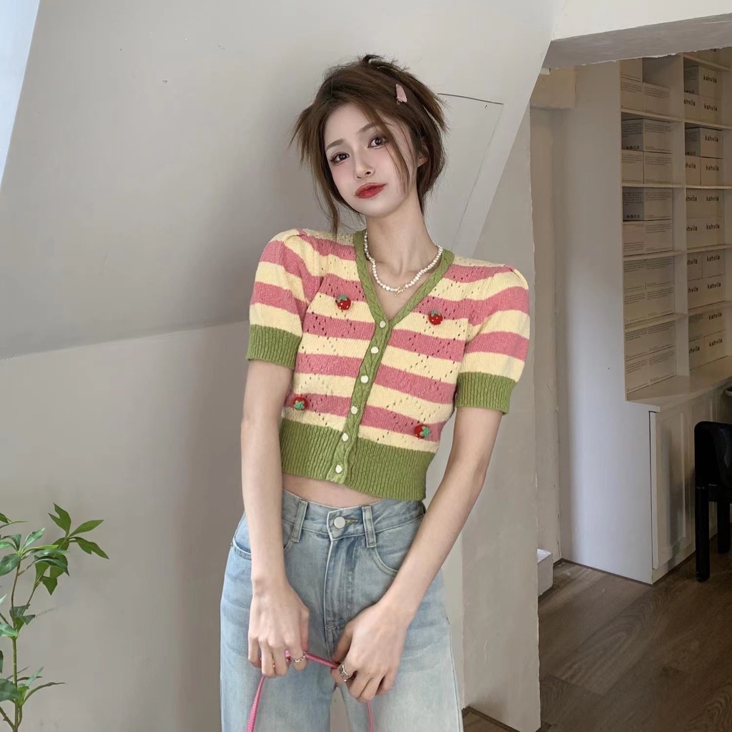 【Hana and Alice】Áo Cardigan Dệt Kim Tay Ngắn Kẻ Sọc In Hình Dâu Tây Dễ Thương