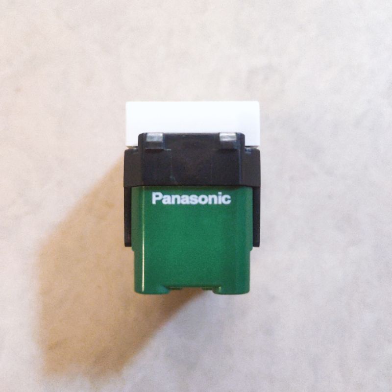 Công tắc 1 chiều 16A Panasonic WEV5001SW dòng Wide Series